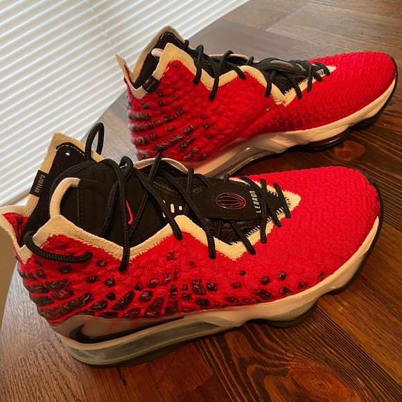 6.5Y LeBron 17s - Picture 3 of 6